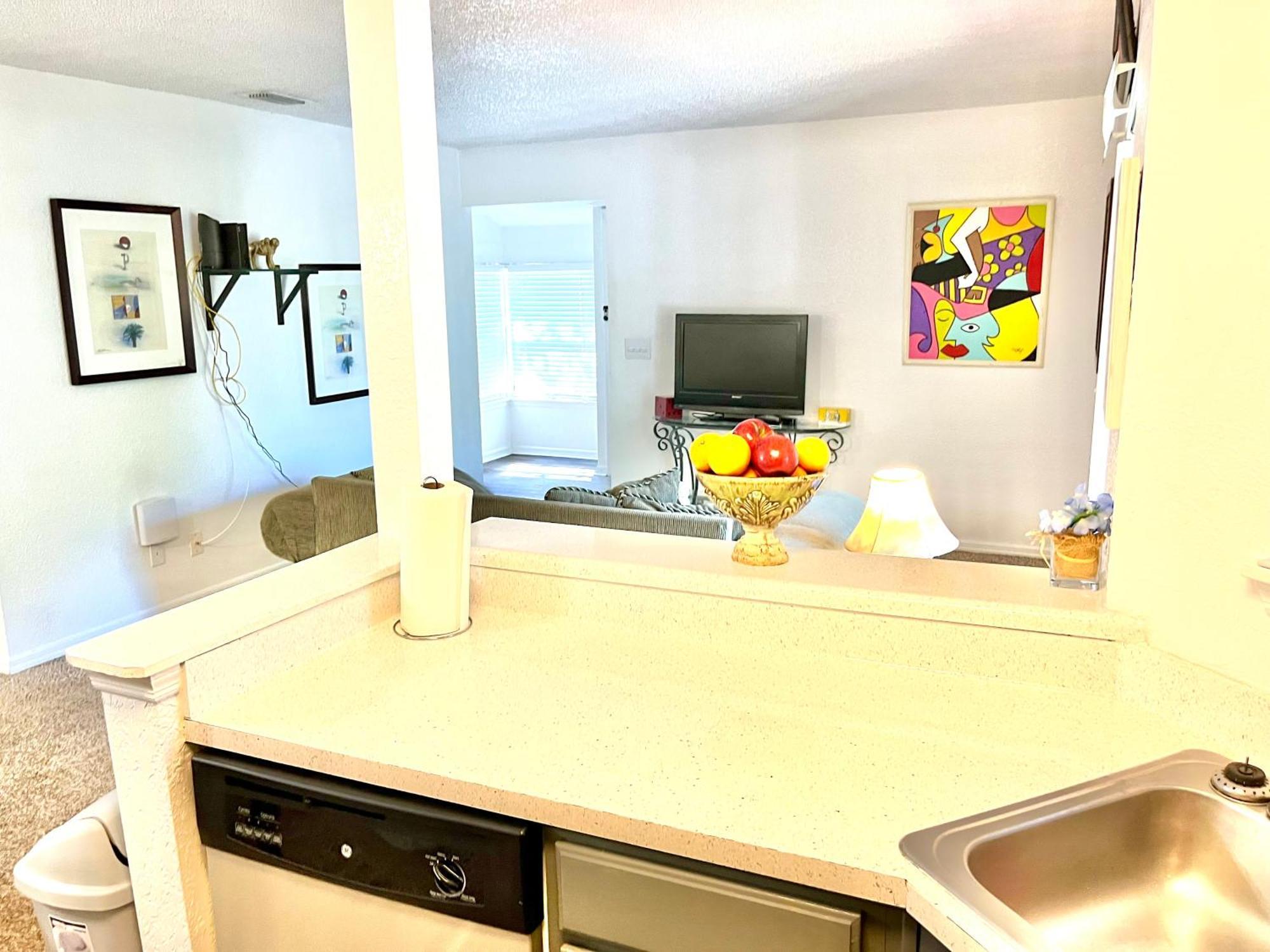 Daytona 2 Bed Apartment 10 Minutes To Beach With Balcony Порт Ориндж Екстериор снимка