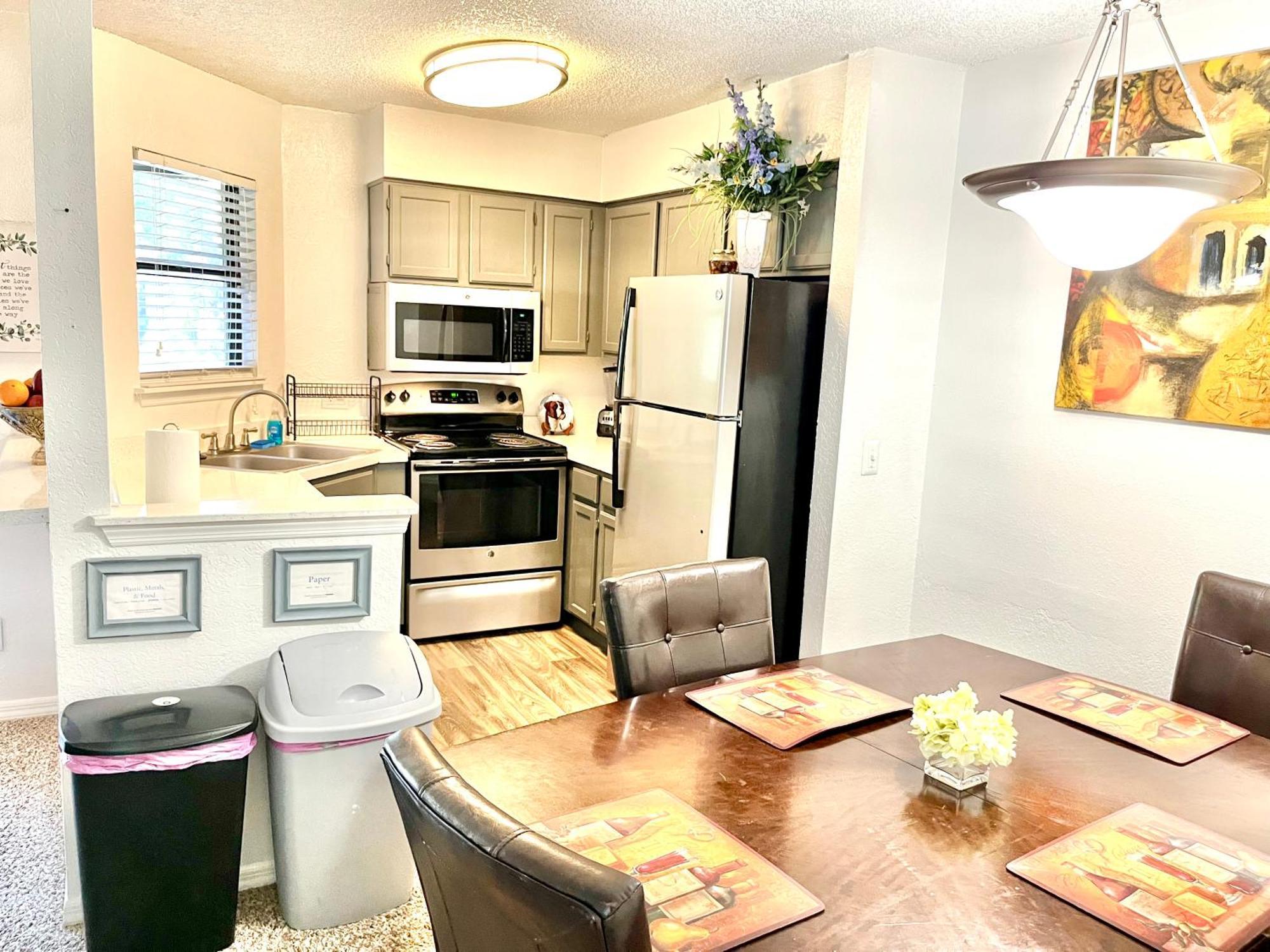 Daytona 2 Bed Apartment 10 Minutes To Beach With Balcony Порт Ориндж Екстериор снимка
