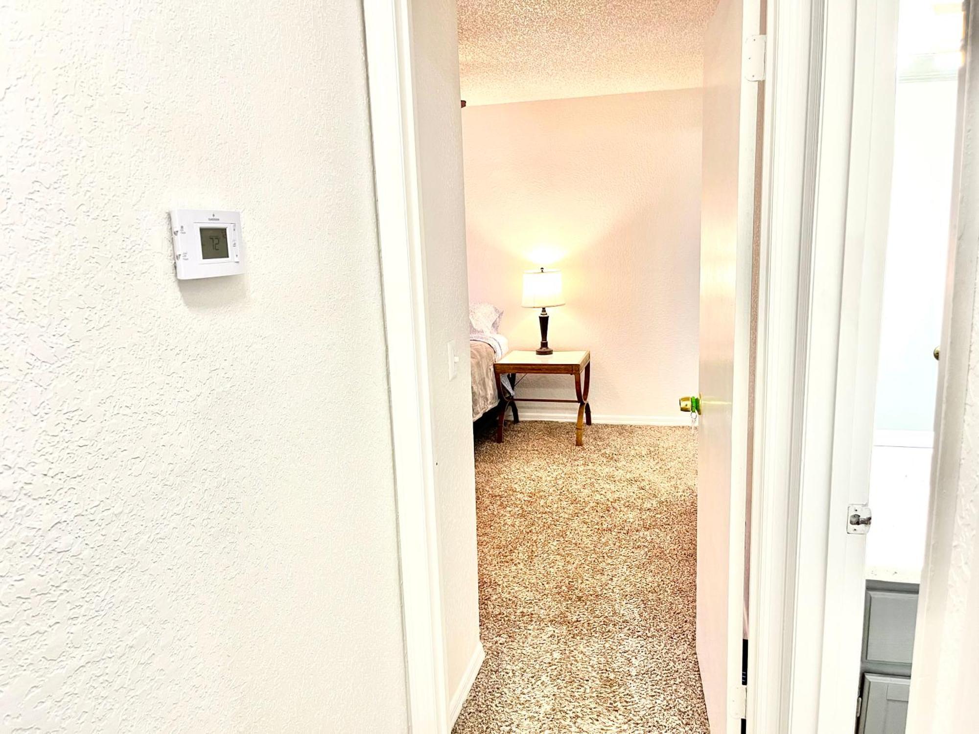 Daytona 2 Bed Apartment 10 Minutes To Beach With Balcony Порт Ориндж Екстериор снимка