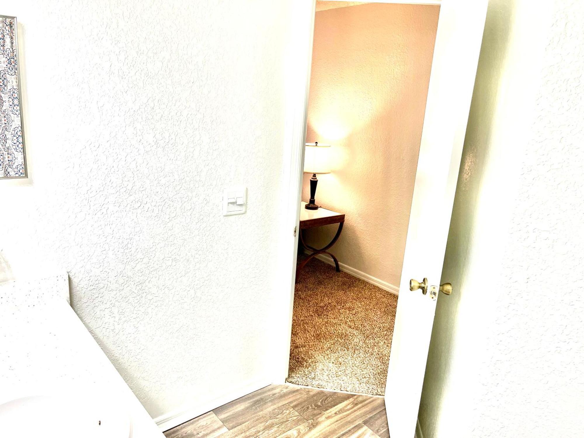 Daytona 2 Bed Apartment 10 Minutes To Beach With Balcony Порт Ориндж Екстериор снимка