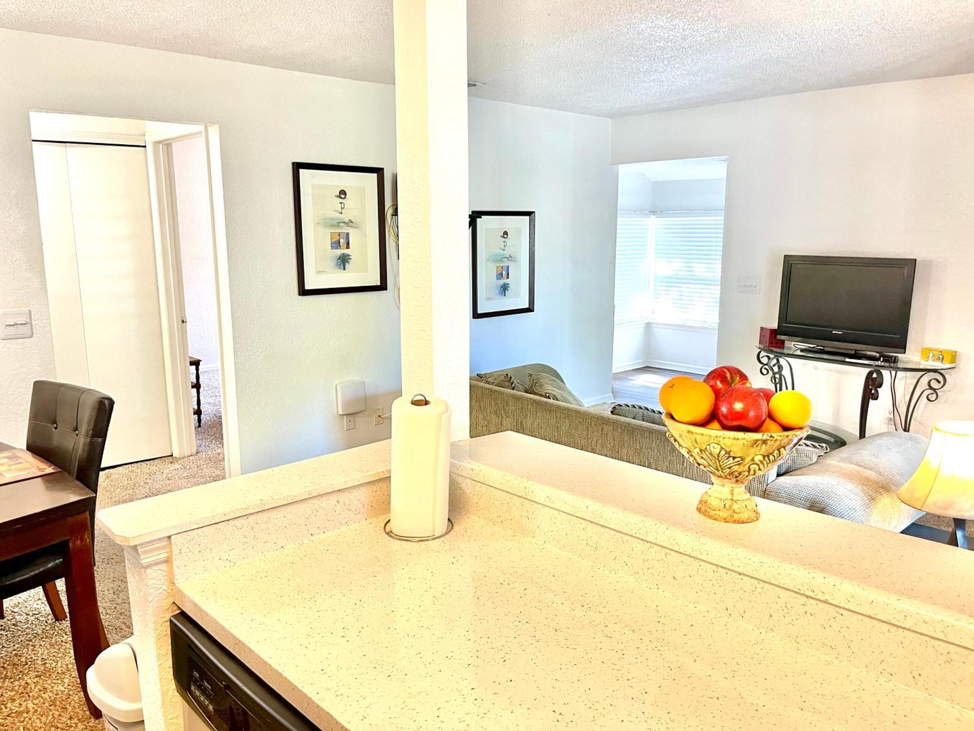 Daytona 2 Bed Apartment 10 Minutes To Beach With Balcony Порт Ориндж Екстериор снимка